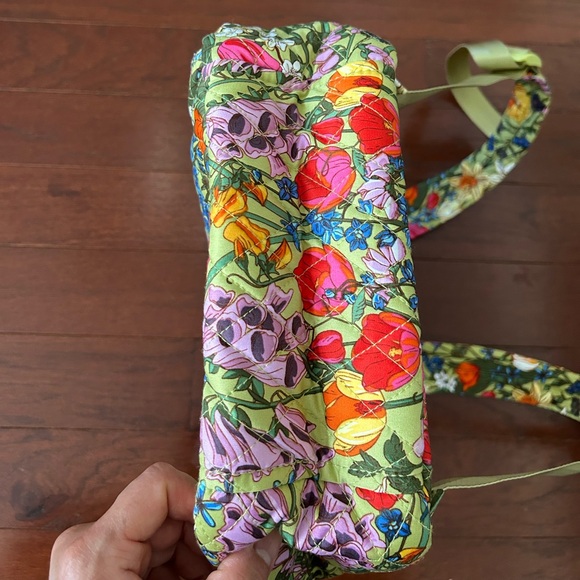 Vera Bradley Small Banbury Backpack Meadow Bouquet in Premium Cotton like new - Picture 6 of 15